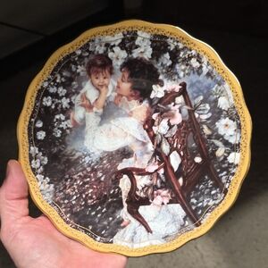 Mother's Love decorative plate. NUMBERED 9249A. from 1999